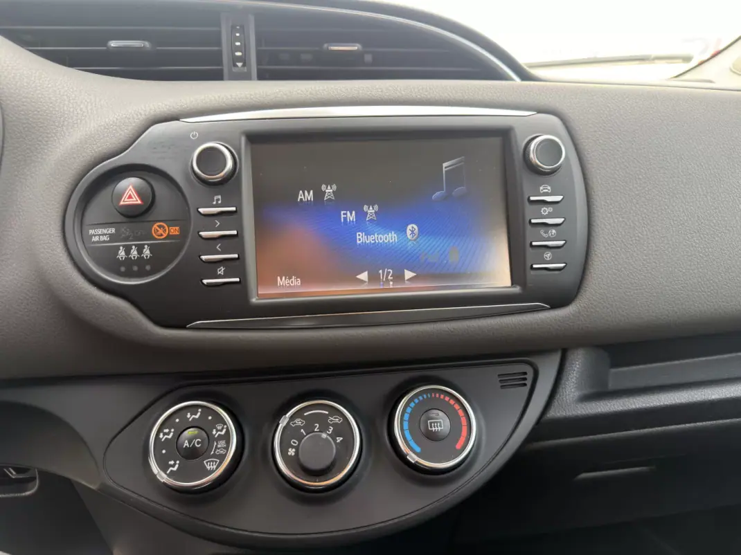 Toyota Yaris 2020 - 12990 EUR, 110000 km - AUTO.MOTO.pt - 110000km - foto 15 de 22