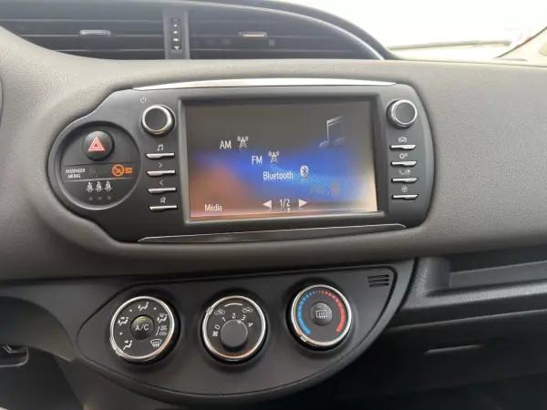 Toyota Yaris 2020 - 12990 EUR, 110000 km - AUTO.MOTO.pt - 110000km - foto 15 de 22