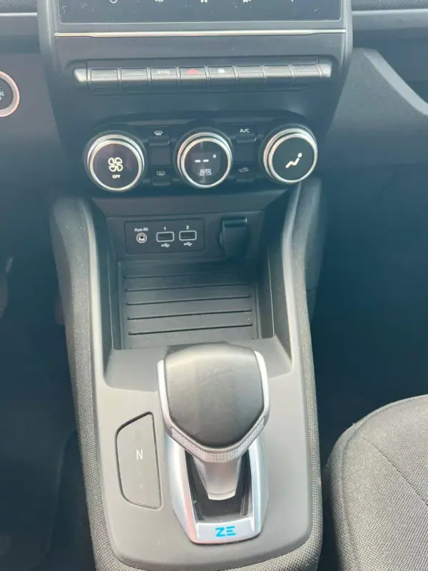 Renault Zoe 2021 - 20000 EUR, 29355 km - AUTO.MOTO.pt - 29355km - foto 12 de 21