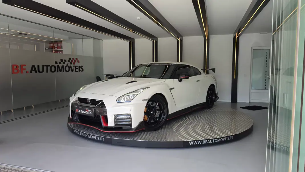Nissan GT-R 2017 - 300000 EUR, 30685 km - 30685km - foto 13 de 69