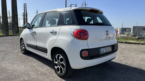 Fiat 500L 2017 - 11900 EUR, 160000 km - AUTO.MOTO.pt - 160000km - foto 7 de 14