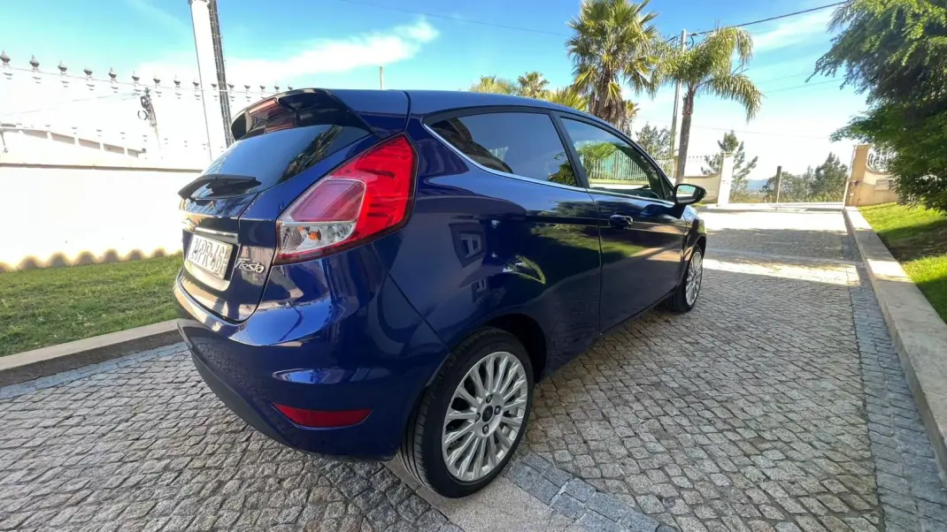 Ford Fiesta 2015 - 7990 EUR, 144693 km - AUTO.MOTO.pt - 144693km - foto 6 de 17