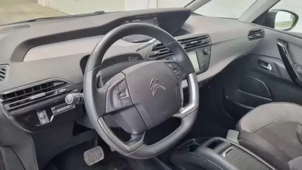 Citroën C4 Grand Picasso 2019 - 19900 EUR, 126000 km - AUTO.MOTO.pt - 126000km - foto 18 de 22