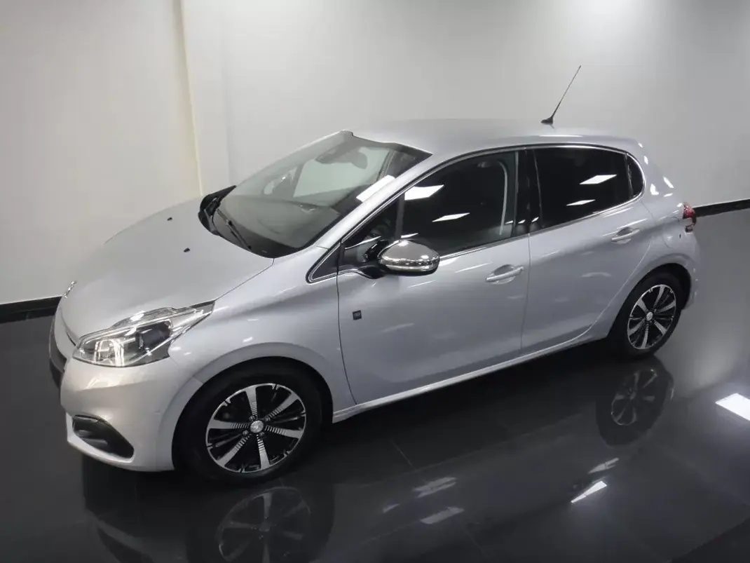 Peugeot 208 2018 - 9900 EUR, 84000 km - 84000km - foto 9 de 26