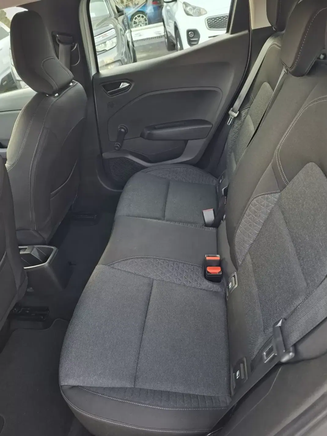 Renault Clio 2019 - 15000 EUR, 62800 km - AUTO.MOTO.pt - 62800km - foto 13 de 32