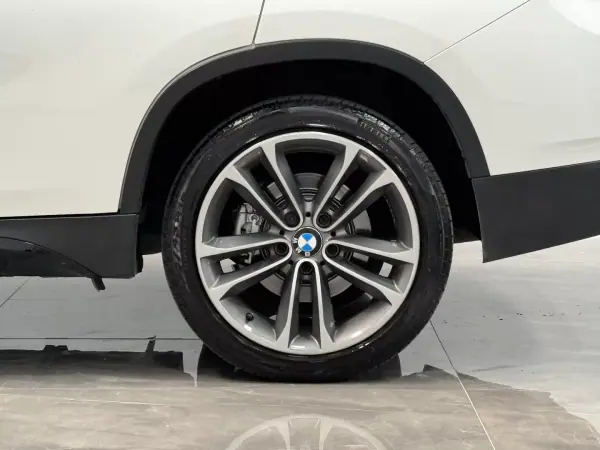 BMW X1 2015 - 16490 EUR, 255000 km - AUTO.MOTO.pt - 255000km - foto 12 de 31
