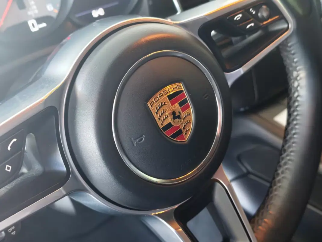 Porsche Macan 2016 - 47500 EUR, 141000 km - AUTO.MOTO.pt - 141000km - foto 13 de 23