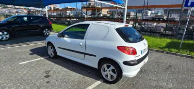 Peugeot 206 2006 - 2990 EUR, 270000 km - AUTO.MOTO.pt - 270000km - foto 3 de 7