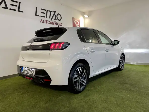 Peugeot 208 2021 - 13500 EUR, 146000 km - AUTO.MOTO.pt - 146000km - foto 6 de 33