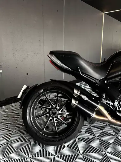 Ducati Diavel 2011 - 9750 EUR, 39000 km - AUTO.MOTO.pt - 39000km - foto 13 de 14