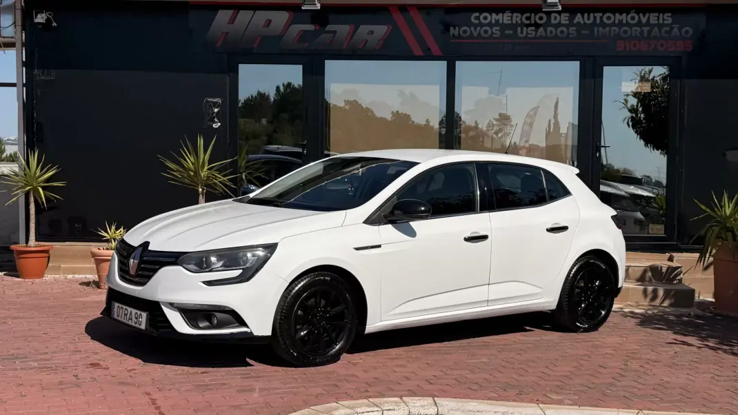 Renault Mégane 2016 - 8990 EUR, 208000 km - AUTO.MOTO.pt - 208000km - foto 1 de 27
