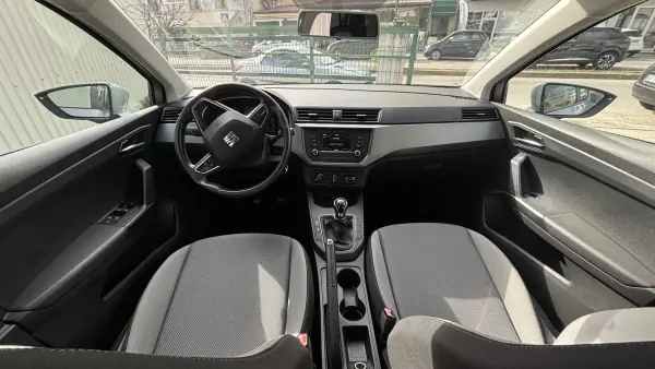 SEAT Ibiza 2018 - 14500 EUR, 136000 km - AUTO.MOTO.pt - 136000km - foto 6 de 12