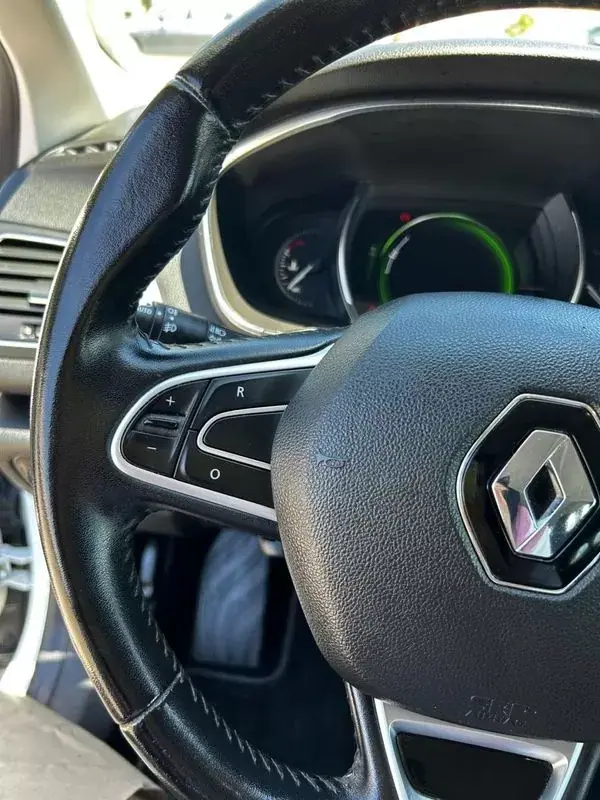 Renault Mégane 2019 - 14250 EUR, 135000 km - AUTO.MOTO.pt - 135000km - foto 25 de 39