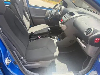 Toyota Aygo 2010 - 5490 EUR, 149000 km - AUTO.MOTO.pt - 149000km - foto 12 de 25