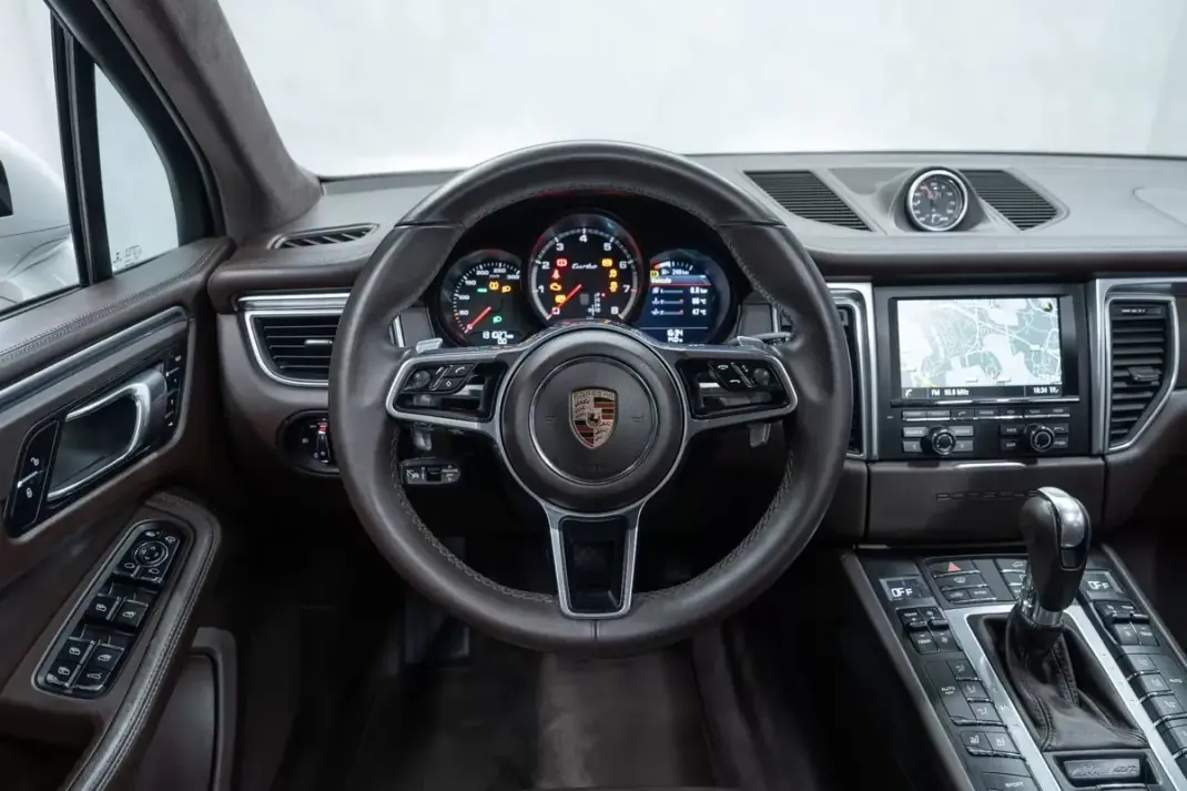 Porsche Macan 2016 - 49950 EUR, 131000 km - AUTO.MOTO.pt - 131000km - foto 22 de 53