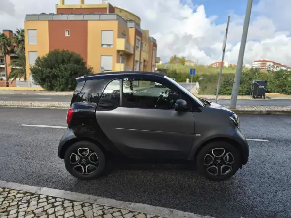 Smart Fortwo Cabrio 2015 - 12480 EUR, 70000 km - AUTO.MOTO.pt - 70000km - foto 6 de 9