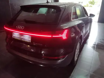 Audi e-tron 2020 - 25900 EUR, 87000 km - AUTO.MOTO.pt - 87000km - foto 16 de 17