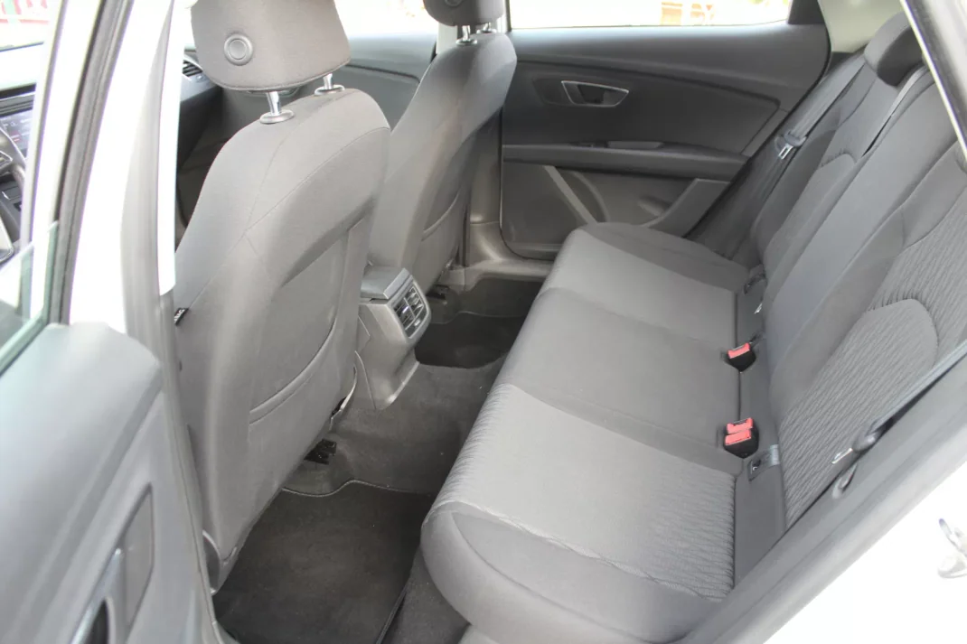 SEAT Leon 2013 - 10250 EUR, 184867 km - AUTO.MOTO.pt - 184867km - foto 15 de 16