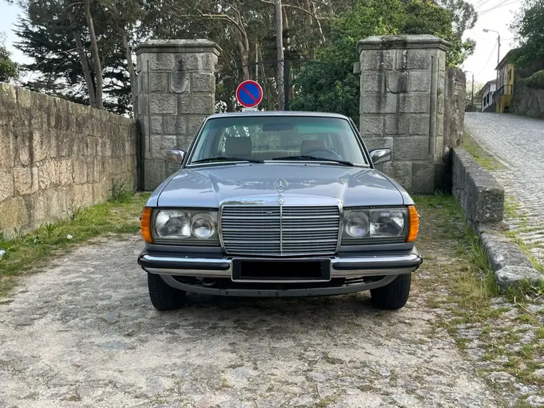 Mercedes-Benz 300 1982 - 13900 EUR, 233000 km - 233000km - foto 2 de 32
