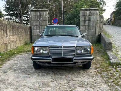Mercedes-Benz 300 1982 - 13900 EUR, 233000 km - AUTO.MOTO.pt - 233000km - foto 2 de 32