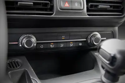 Toyota Proace City 1.5D L1 Comfort IVA DEDUTÍVEL 2022 - 14400 EUR, 159000 km - AUTO.MOTO.pt - 159000km - foto 21 de 26