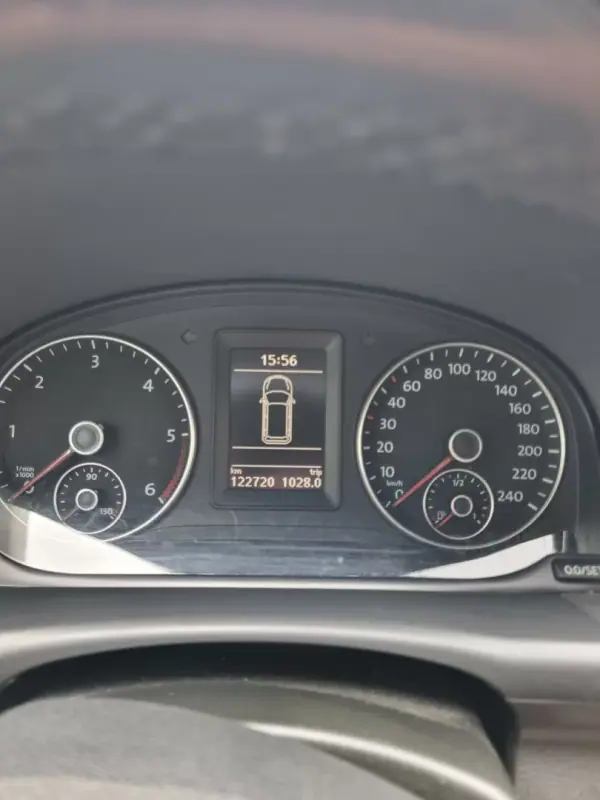 Volkswagen Touran 2014 - 14750 EUR, 122000 km - AUTO.MOTO.pt - 122000km - foto 12 de 17
