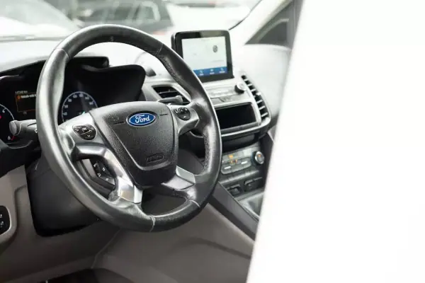 Ford Transit Connect 2020 - 15000 EUR, 147248 km - AUTO.MOTO.pt - 147248km - foto 8 de 20