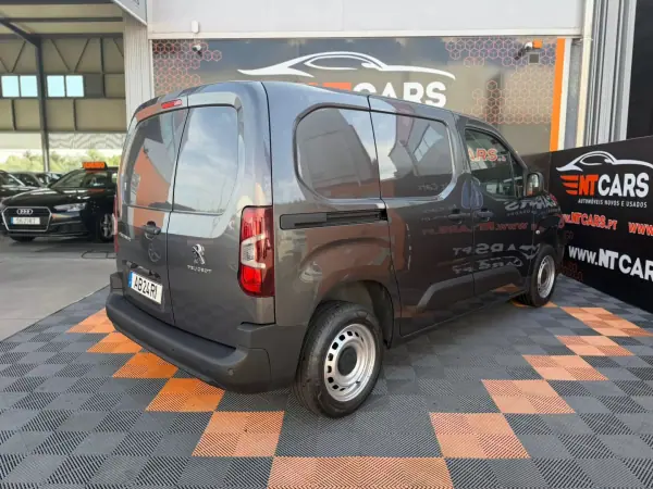 Peugeot Partner 1.5 BlueHDI Premium Standard 3L 2020 - 12900 EUR, 181549 km - AUTO.MOTO.pt - 181549km - foto 2 de 10