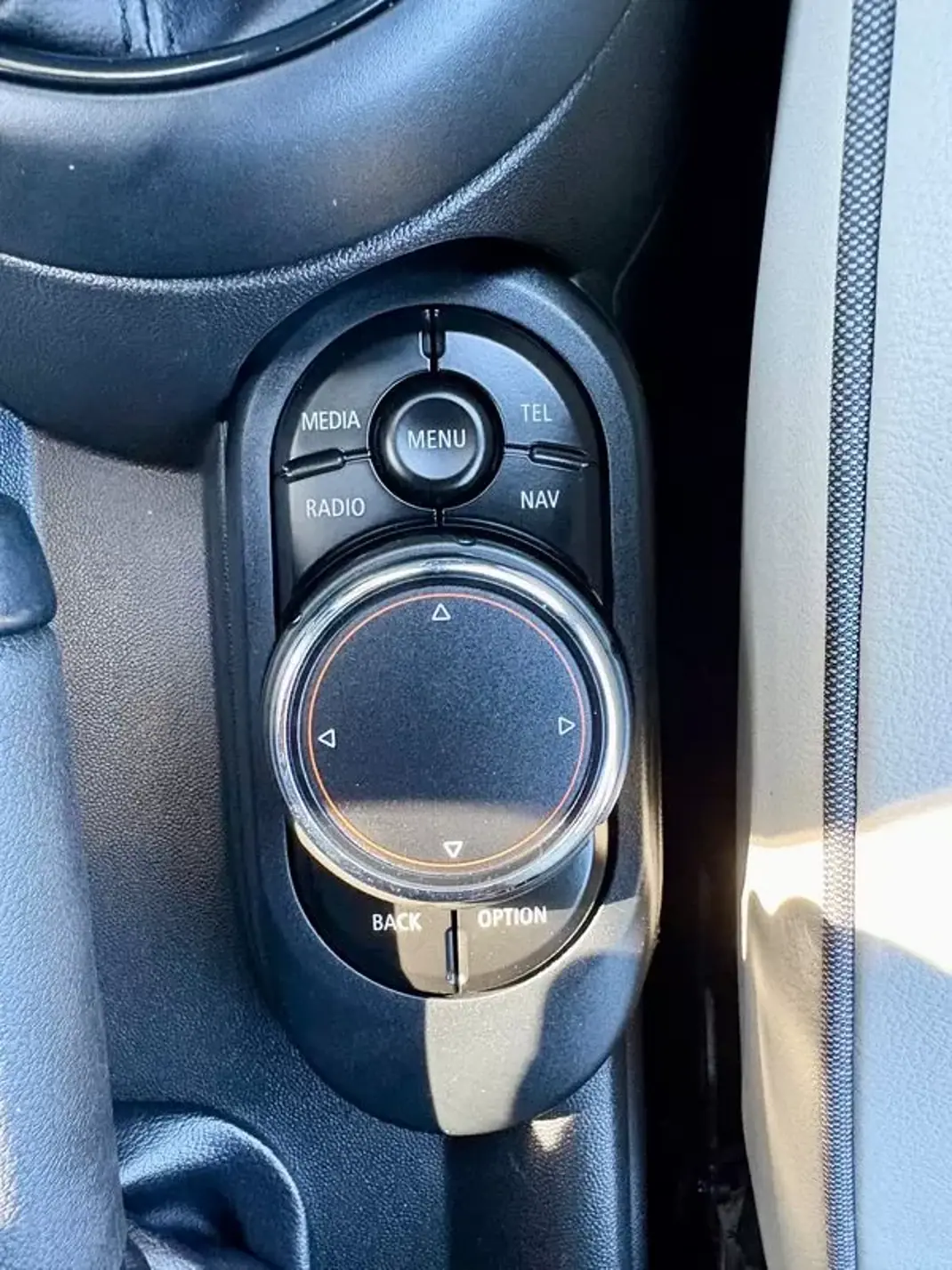 MINI 2017 - 20750 EUR, 72035 km - AUTO.MOTO.pt - 72035km - foto 20 de 25