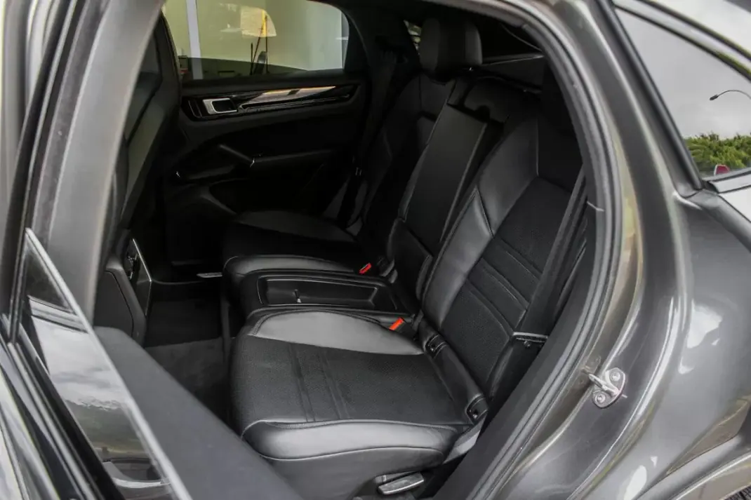 Porsche Cayenne Coupé 2020 - 69890 EUR, 126171 km - AUTO.MOTO.pt - 126171km - foto 29 de 45