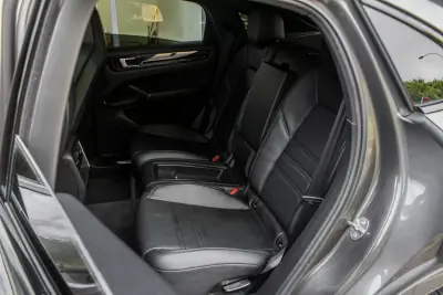 Porsche Cayenne Coupé 2020 - 69890 EUR, 126171 km - AUTO.MOTO.pt - 126171km - foto 29 de 45