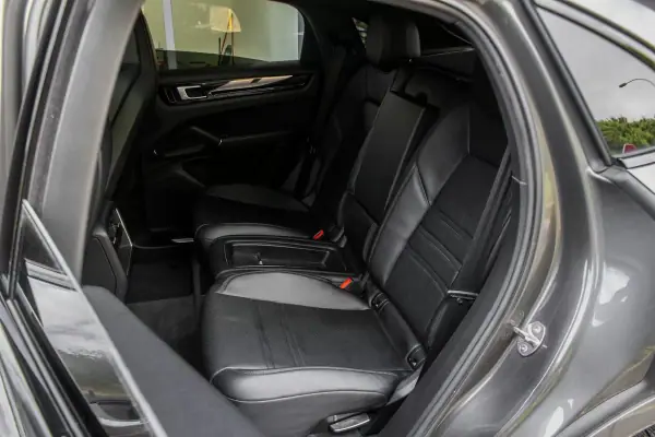 Porsche Cayenne Coupé 2020 - 69890 EUR, 126171 km - AUTO.MOTO.pt - 126171km - foto 29 de 45