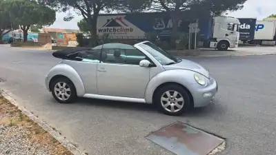Volkswagen New Beetle Cabriolet 2004 - 9890 EUR, 127830 km - AUTO.MOTO.pt - 127830km - foto 17 de 48