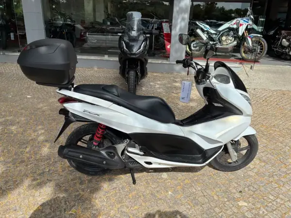 Honda PCX 125 2011 - 1550 EUR, 40268 km - AUTO.MOTO.pt - 40268km - foto 3 de 12