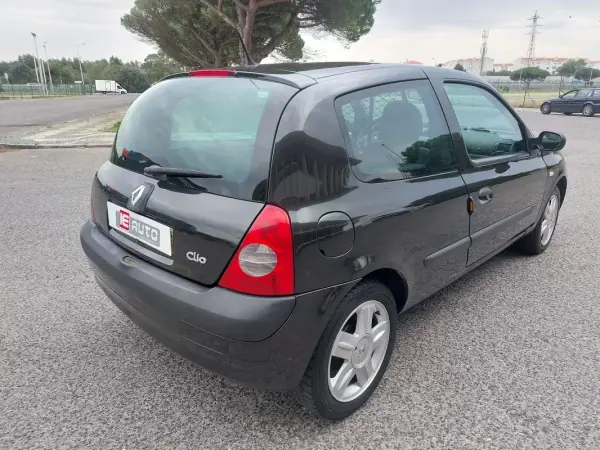 Renault Clio 2004 - 1950 EUR, 268181 km - AUTO.MOTO.pt - 268181km - foto 5 de 16