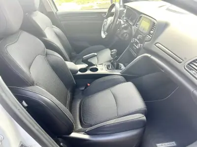 Renault Mégane 2016 - 12500 EUR, 101000 km - AUTO.MOTO.pt - 101000km - foto 7 de 10