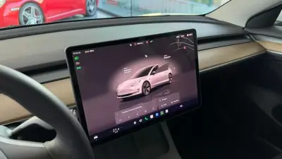 Tesla Model 3 2022 - 29990 EUR, 84000 km - AUTO.MOTO.pt - 84000km - foto 13 de 21