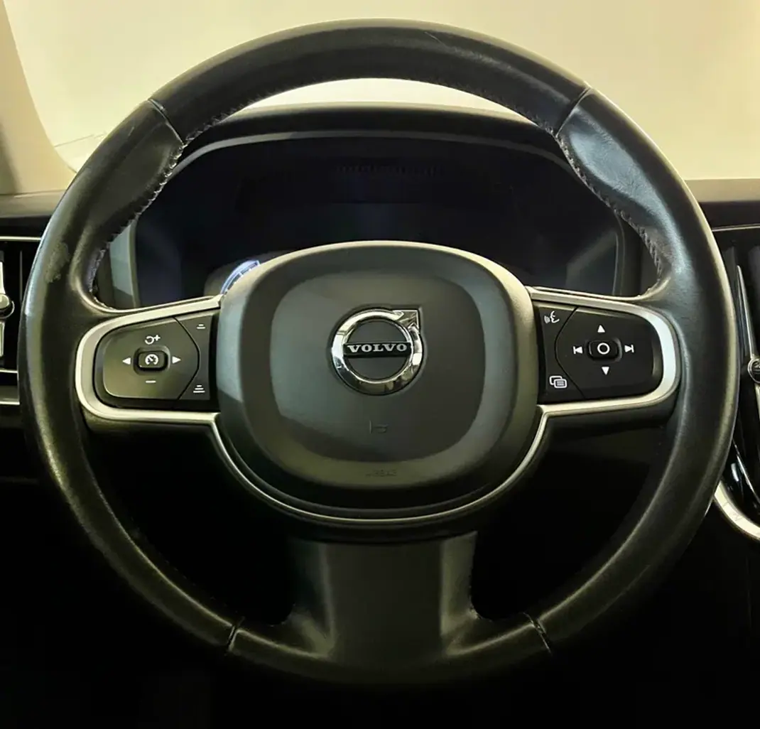 Volvo V60 2020 - 20950 EUR, 154000 km - AUTO.MOTO.pt - 154000km - foto 8 de 30