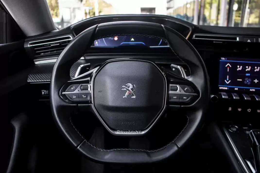 Peugeot 508 SW 2020 - 16990 EUR, 132236 km - AUTO.MOTO.pt - 132236km - foto 12 de 41