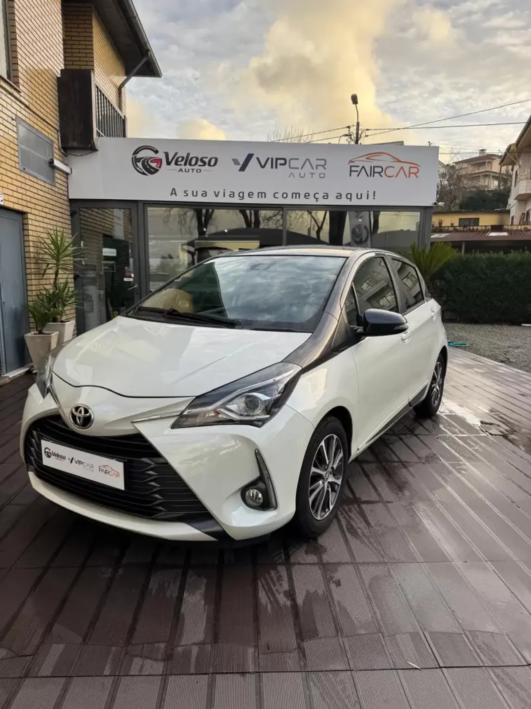 Toyota Yaris 2019 - 13490 EUR, 122240 km - AUTO.MOTO.pt - 122240km - foto 1 de 14