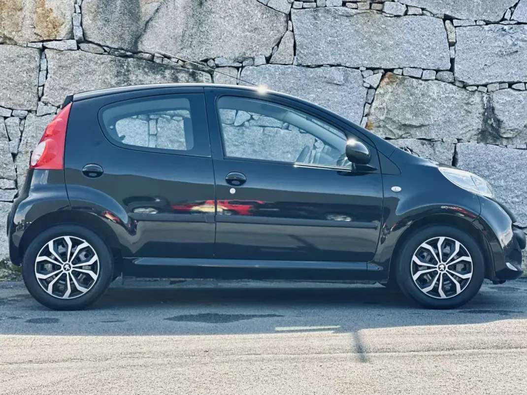 Peugeot 107 2007 - 5500 EUR, 104000 km - AUTO.MOTO.pt - 104000km - foto 7 de 45