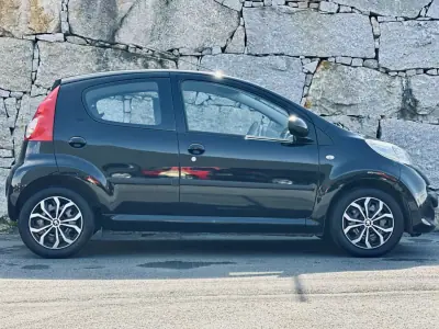 Peugeot 107 2007 - 5500 EUR, 104000 km - AUTO.MOTO.pt - 104000km - foto 7 de 45