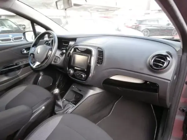 Renault Captur 2014 - 12900 EUR, 155622 km - AUTO.MOTO.pt - 155622km - foto 26 de 30
