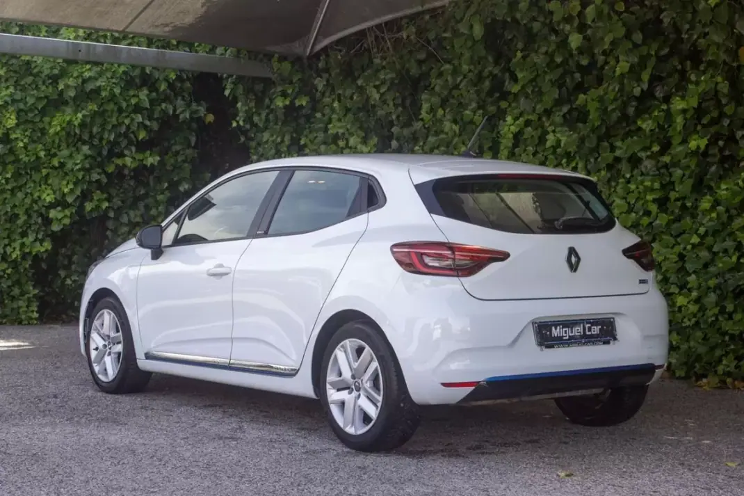 Renault Clio 2021 - 13500 EUR, 156000 km - AUTO.MOTO.pt - 156000km - foto 8 de 14