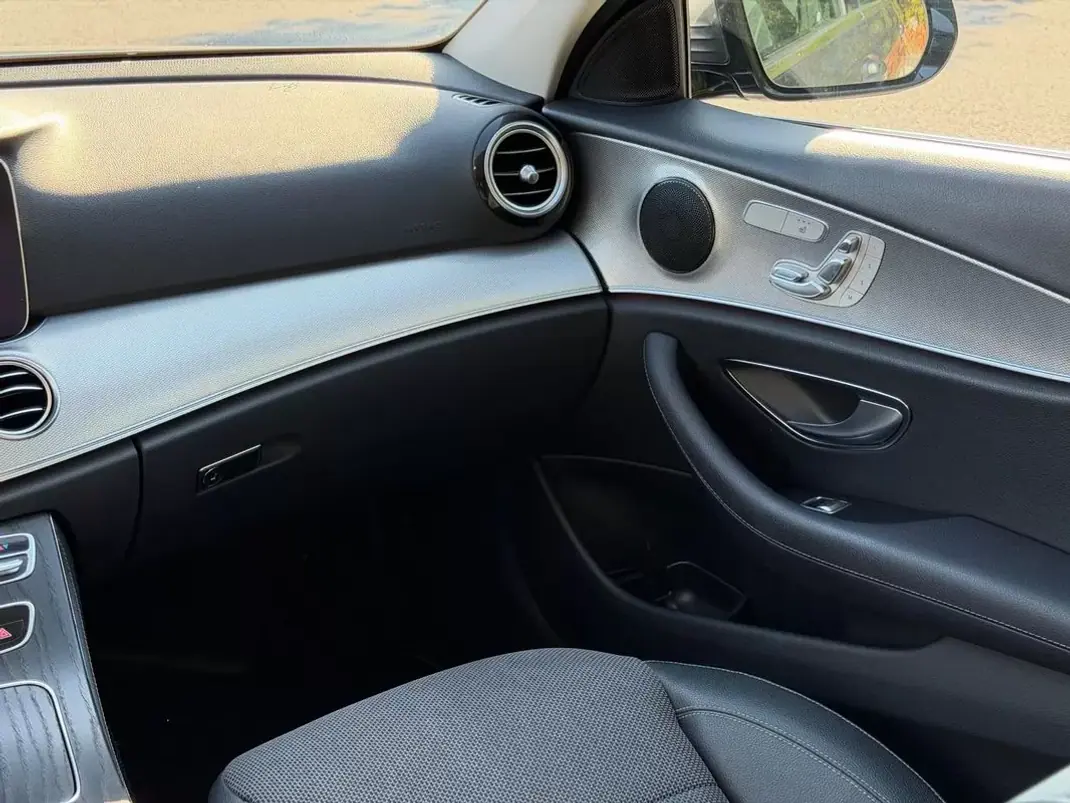 Mercedes-Benz E 300 2019 - 25900 EUR, 138000 km - 138000km - foto 6 de 33