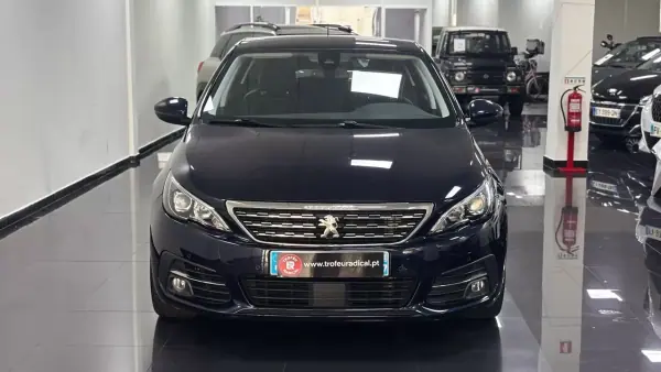 Peugeot 308 2019 - 14500 EUR, 50000 km - AUTO.MOTO.pt - 50000km - foto 3 de 51