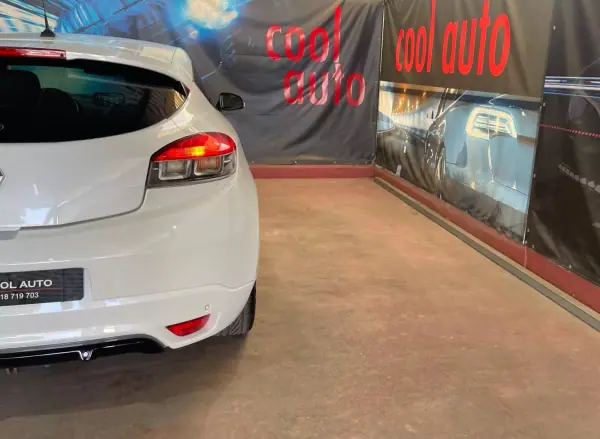 Renault Mégane Coupe 2014 - 9750 EUR, 182000 km - AUTO.MOTO.pt - 182000km - foto 18 de 44