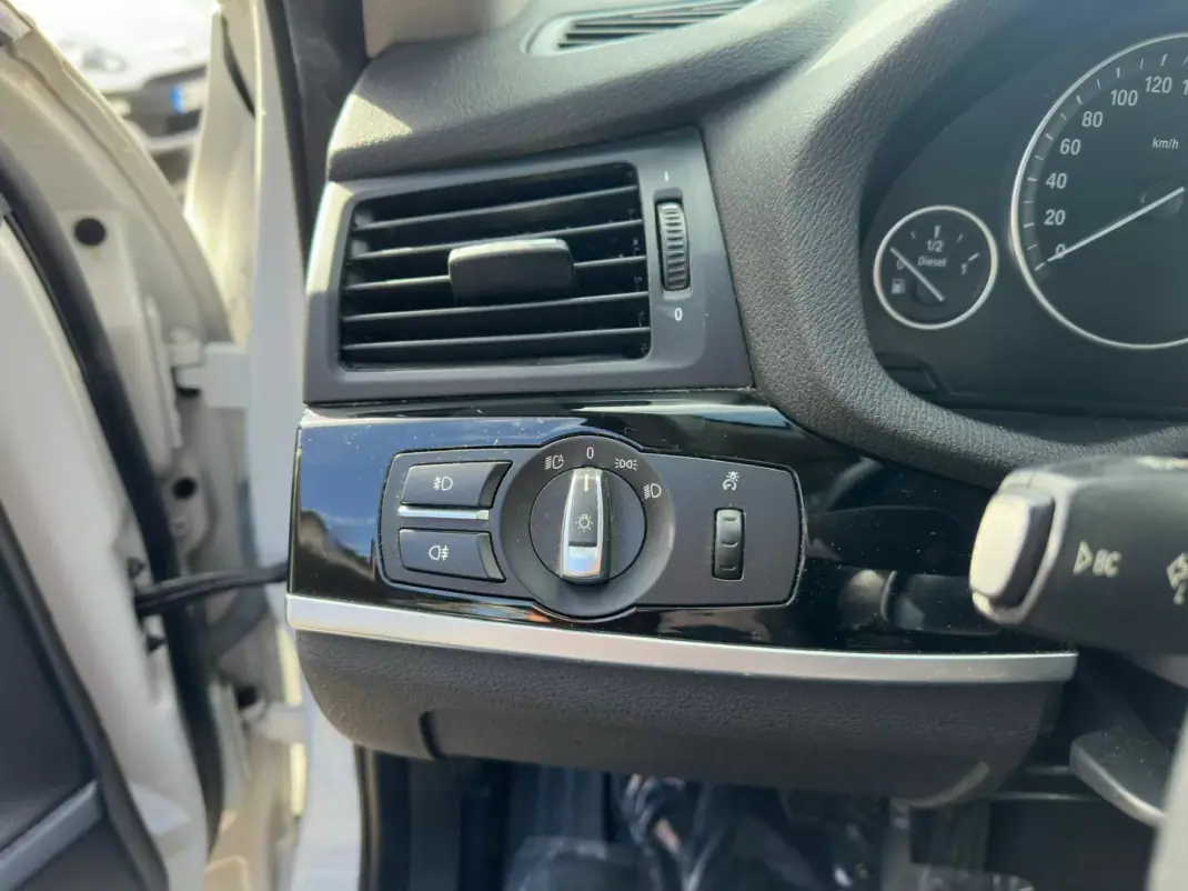 BMW X4 2016 - 35000 EUR, 121889 km - AUTO.MOTO.pt - 121889km - foto 15 de 24