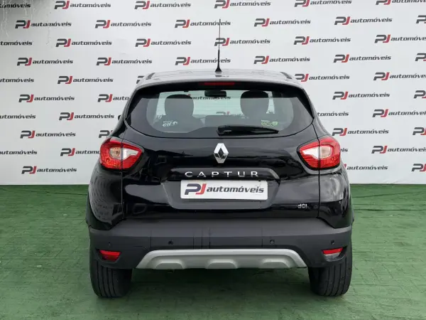 Renault Captur 2016 - 12990 EUR, 142000 km - AUTO.MOTO.pt - 142000km - foto 7 de 23