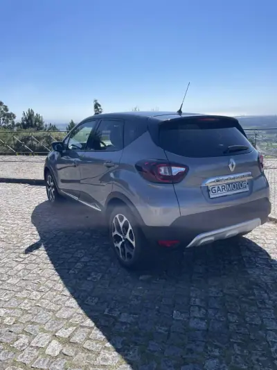 Renault Captur 2019 - 13900 EUR, 73850 km - AUTO.MOTO.pt - 73850km - foto 4 de 18